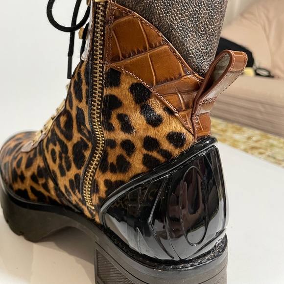 Michael Kors Khloe Lug Sole Combat Boot in sz 7.5US - Picture 10 of 14